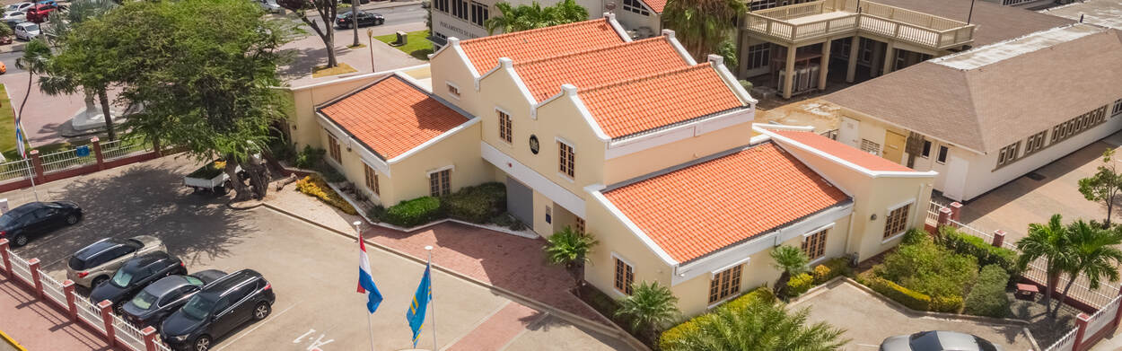 Foto van het Kabinet van de Gouverneur van Aruba gemaakt vanuit de lucht met een drone